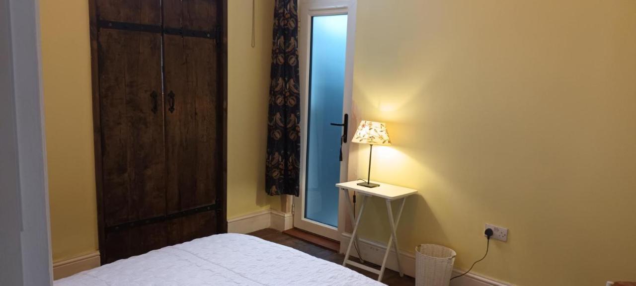 Room With Luxury Private Bathroom & Independent Entrance Near Tube London Kültér fotó