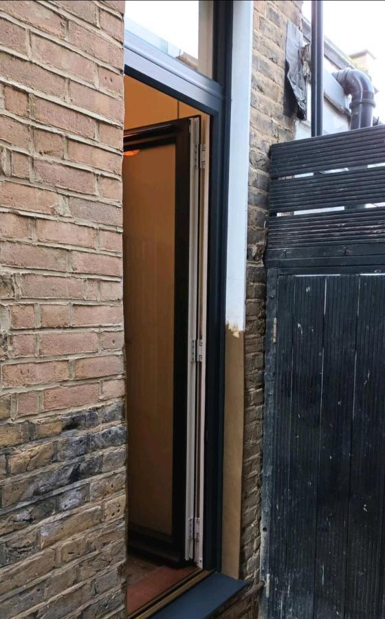 Room With Luxury Private Bathroom & Independent Entrance Near Tube London Kültér fotó