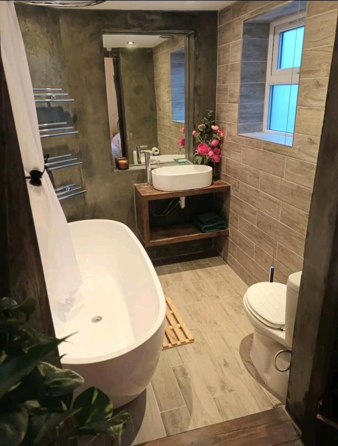 Room With Luxury Private Bathroom & Independent Entrance Near Tube London Kültér fotó