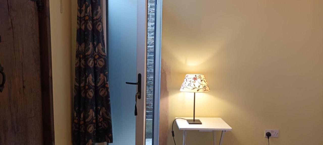Room With Luxury Private Bathroom & Independent Entrance Near Tube London Kültér fotó