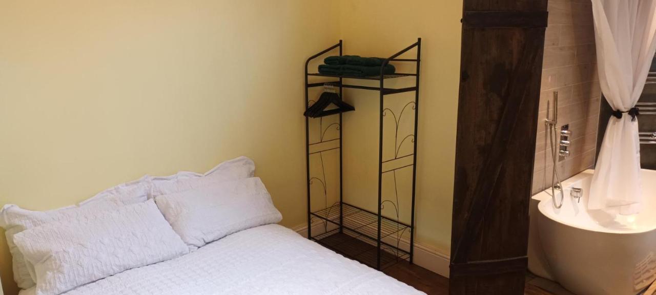 Room With Luxury Private Bathroom & Independent Entrance Near Tube London Kültér fotó