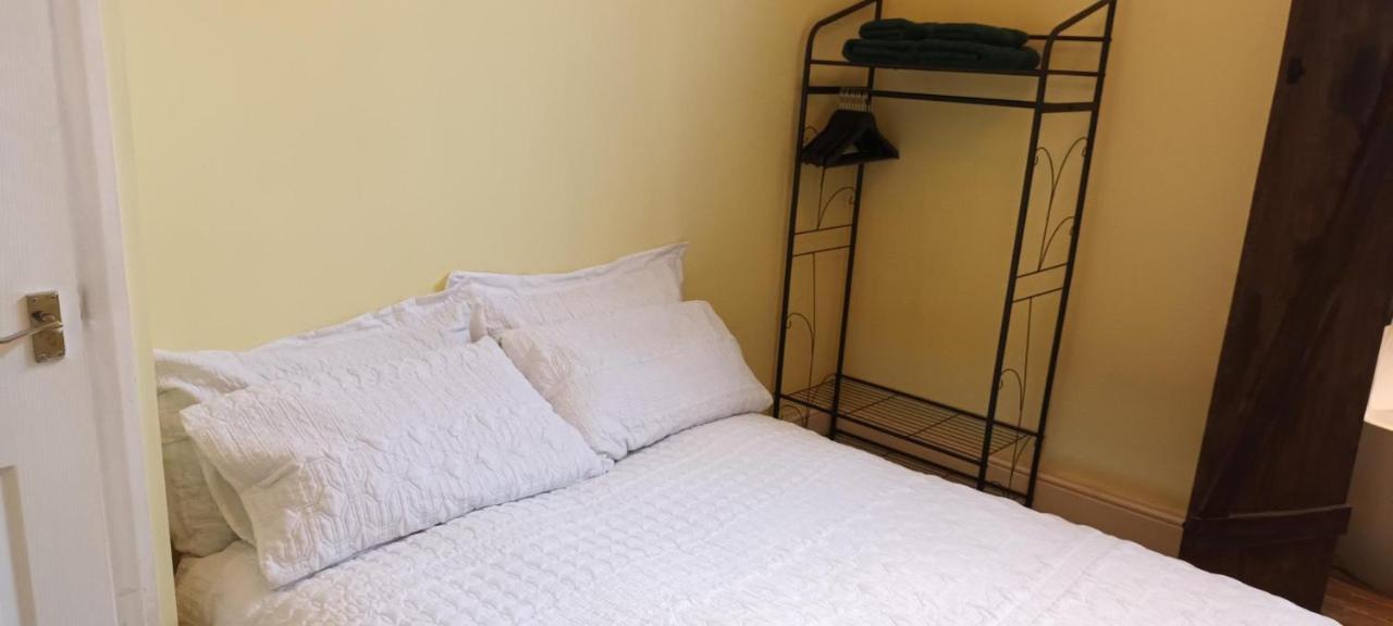 Room With Luxury Private Bathroom & Independent Entrance Near Tube London Kültér fotó